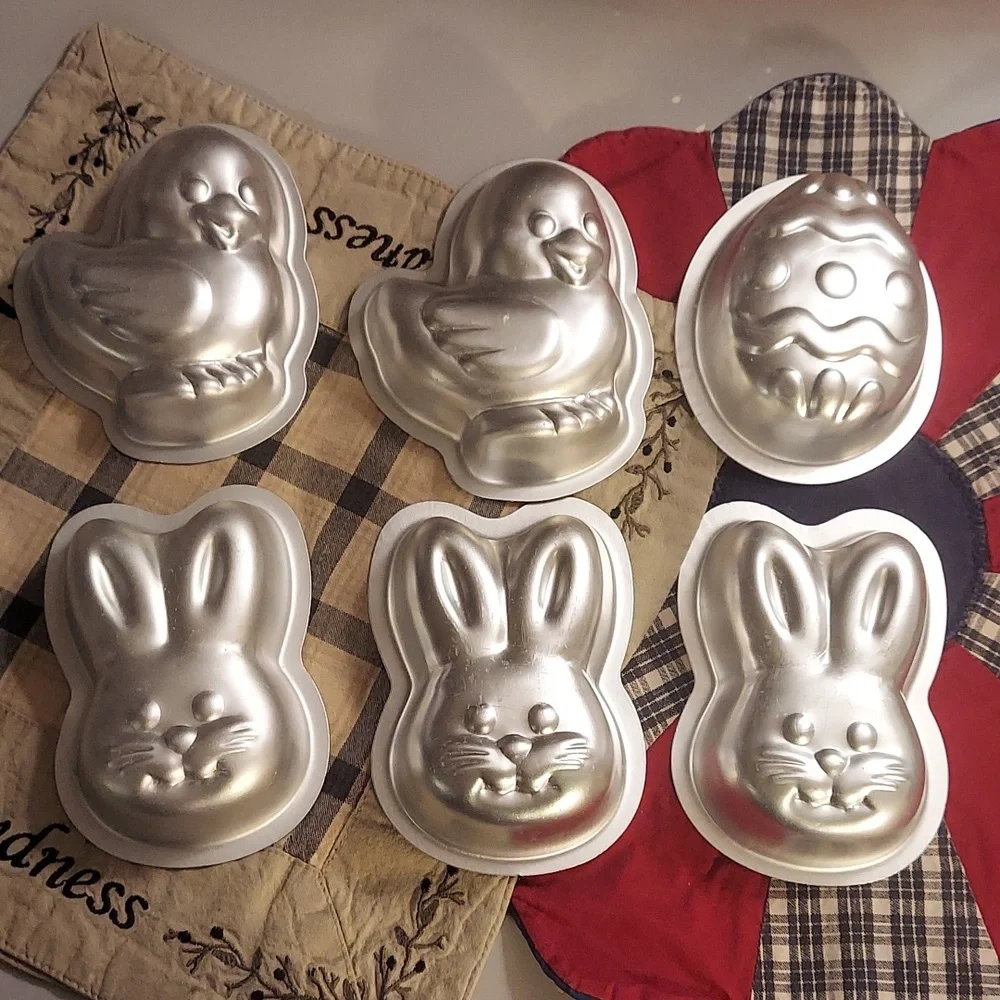 ❤️ Vintage Bundle of Wilton Easter Cake Pan Molds